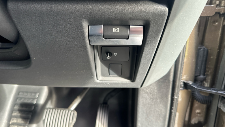 Land Rover Defender 3.0 D250 X-Dynamic SE 110 5dr Auto Diesel Estate